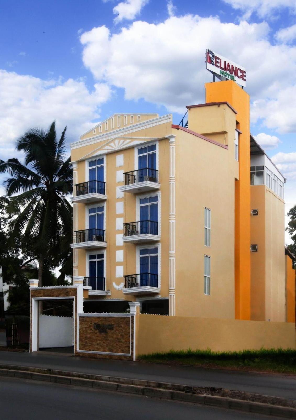 Reliance Hotel Boralesgamuwa Bagian luar foto