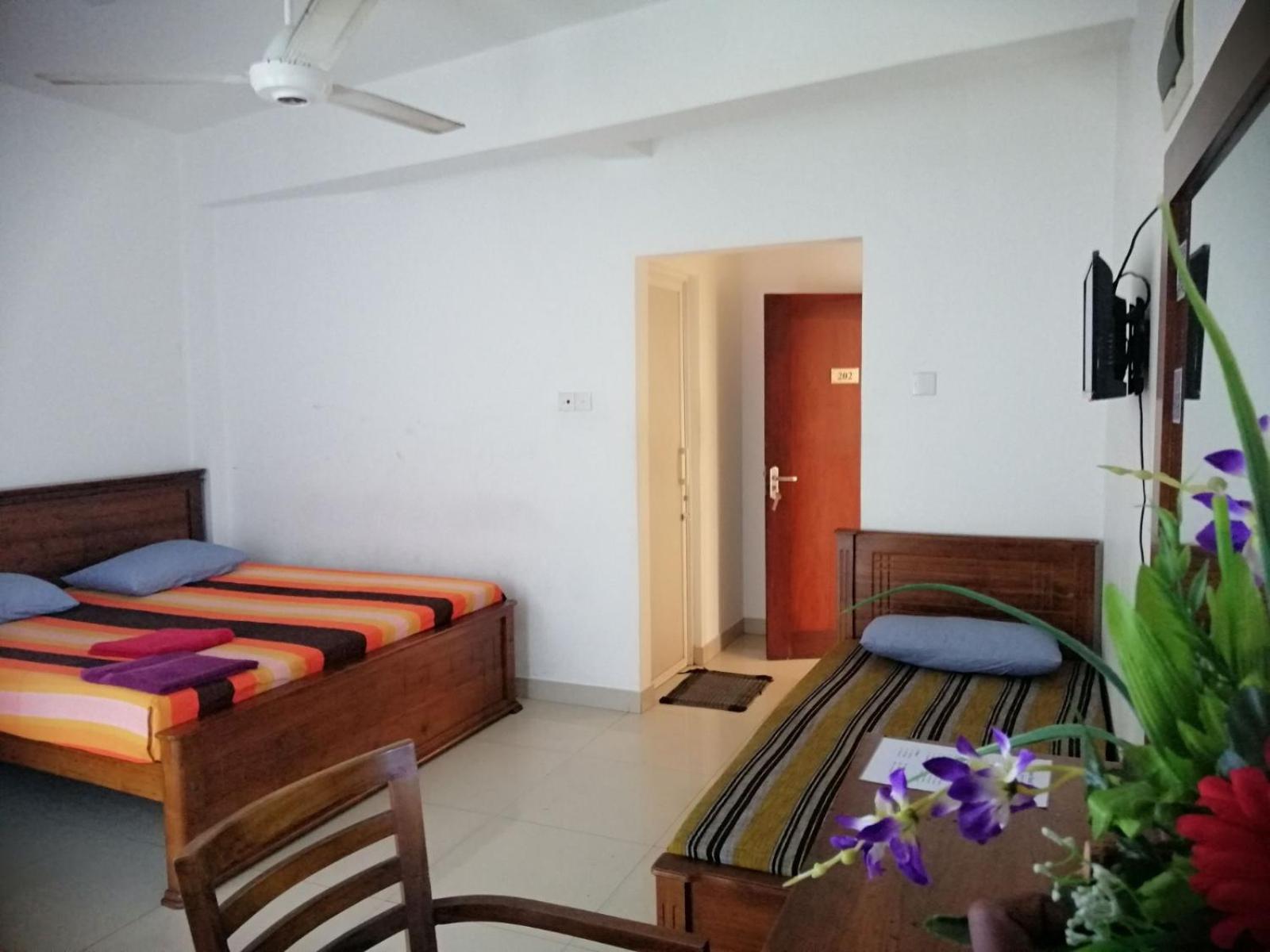 Reliance Hotel Boralesgamuwa Bagian luar foto