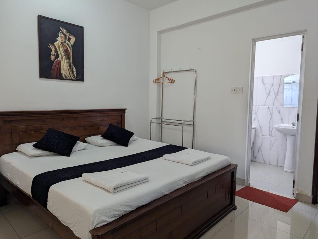 Reliance Hotel Boralesgamuwa Bagian luar foto