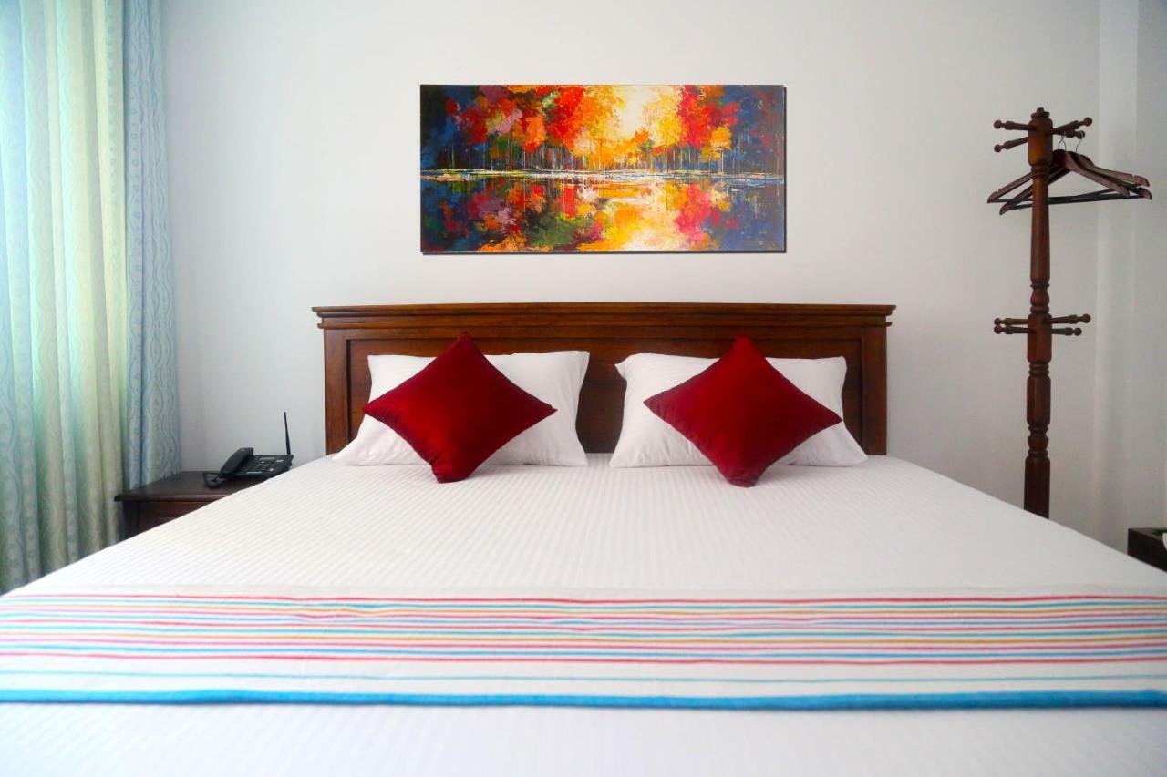 Reliance Hotel Boralesgamuwa Bagian luar foto