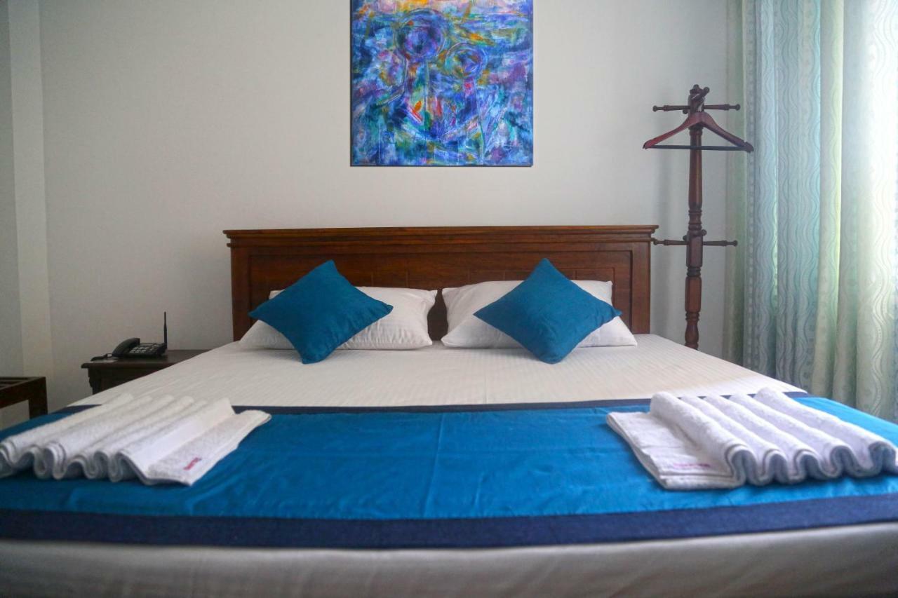 Reliance Hotel Boralesgamuwa Bagian luar foto
