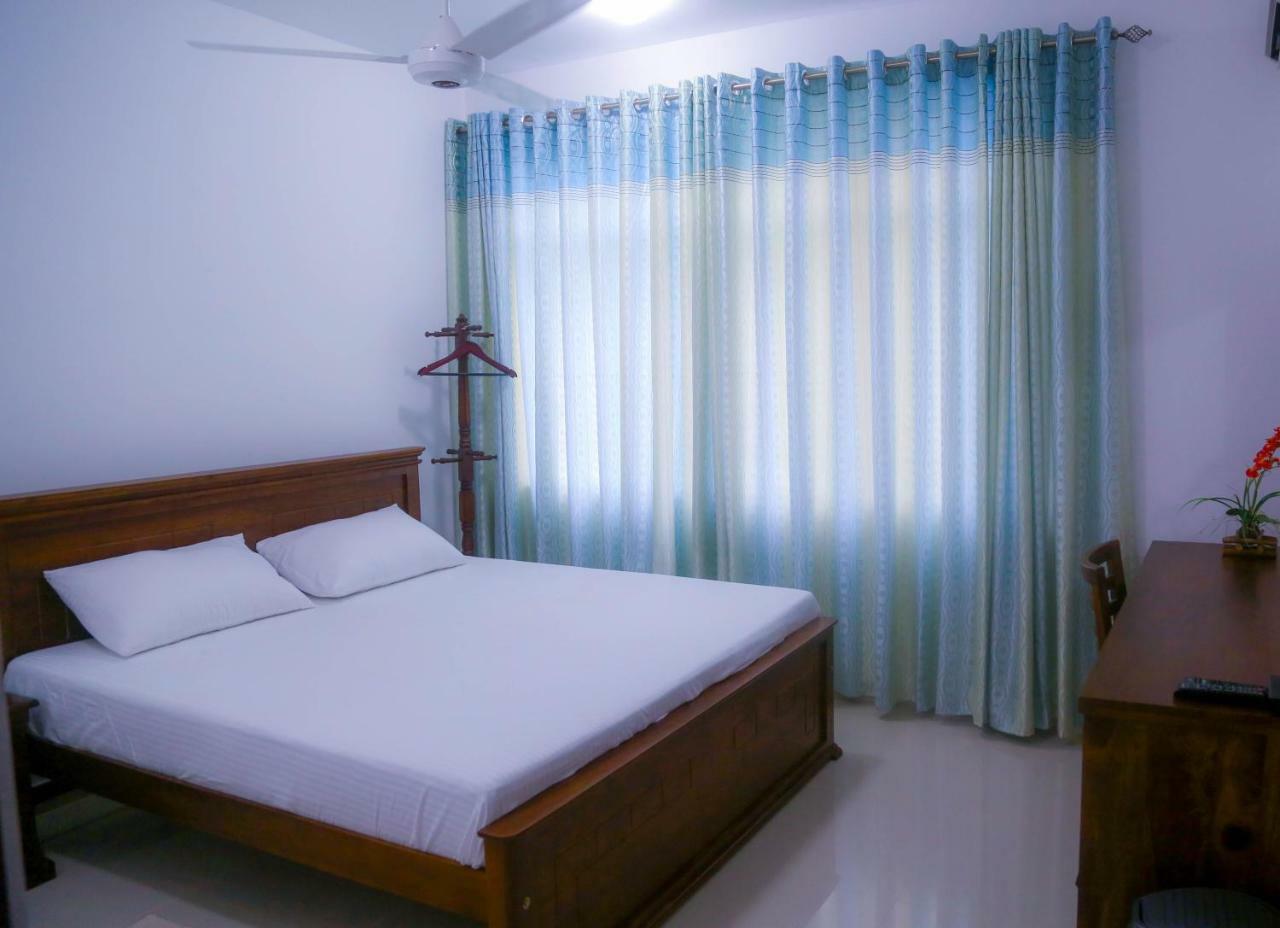 Reliance Hotel Boralesgamuwa Bagian luar foto
